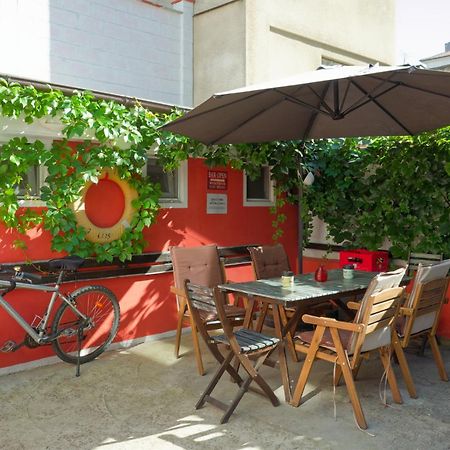 וארנה Nomado Hostel מראה חיצוני תמונה