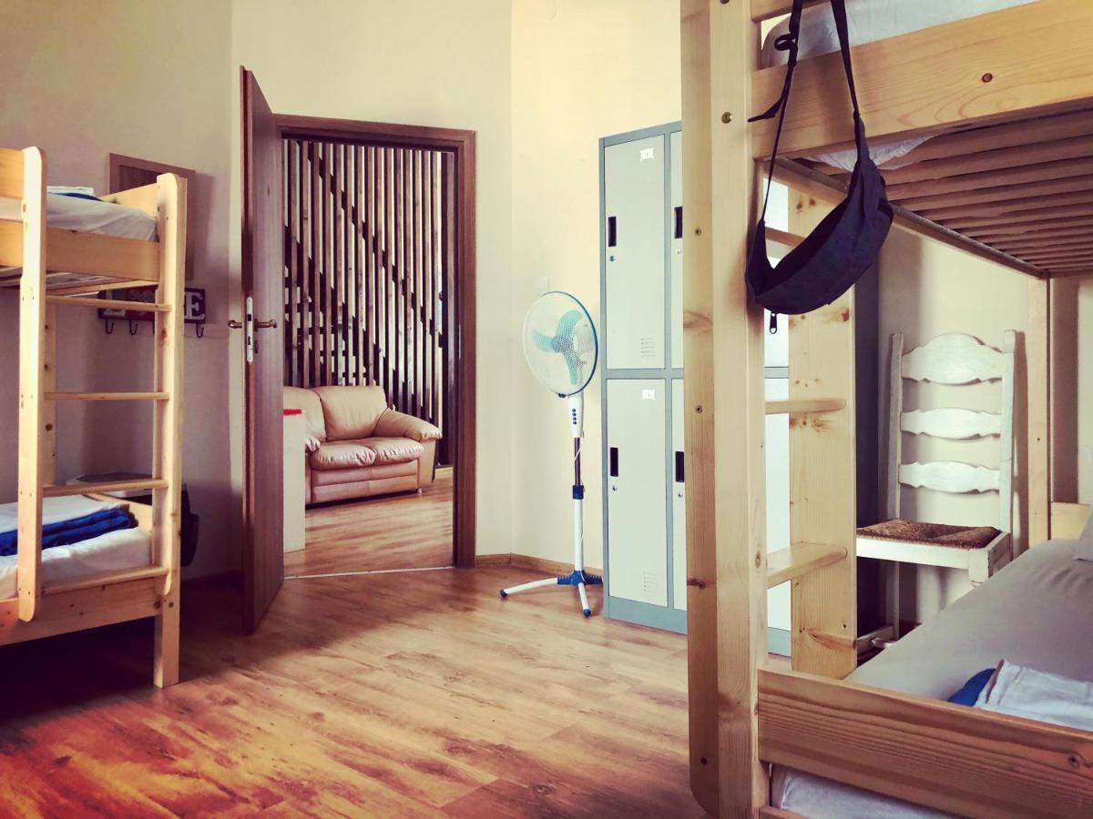 וארנה Nomado Hostel מראה חיצוני תמונה