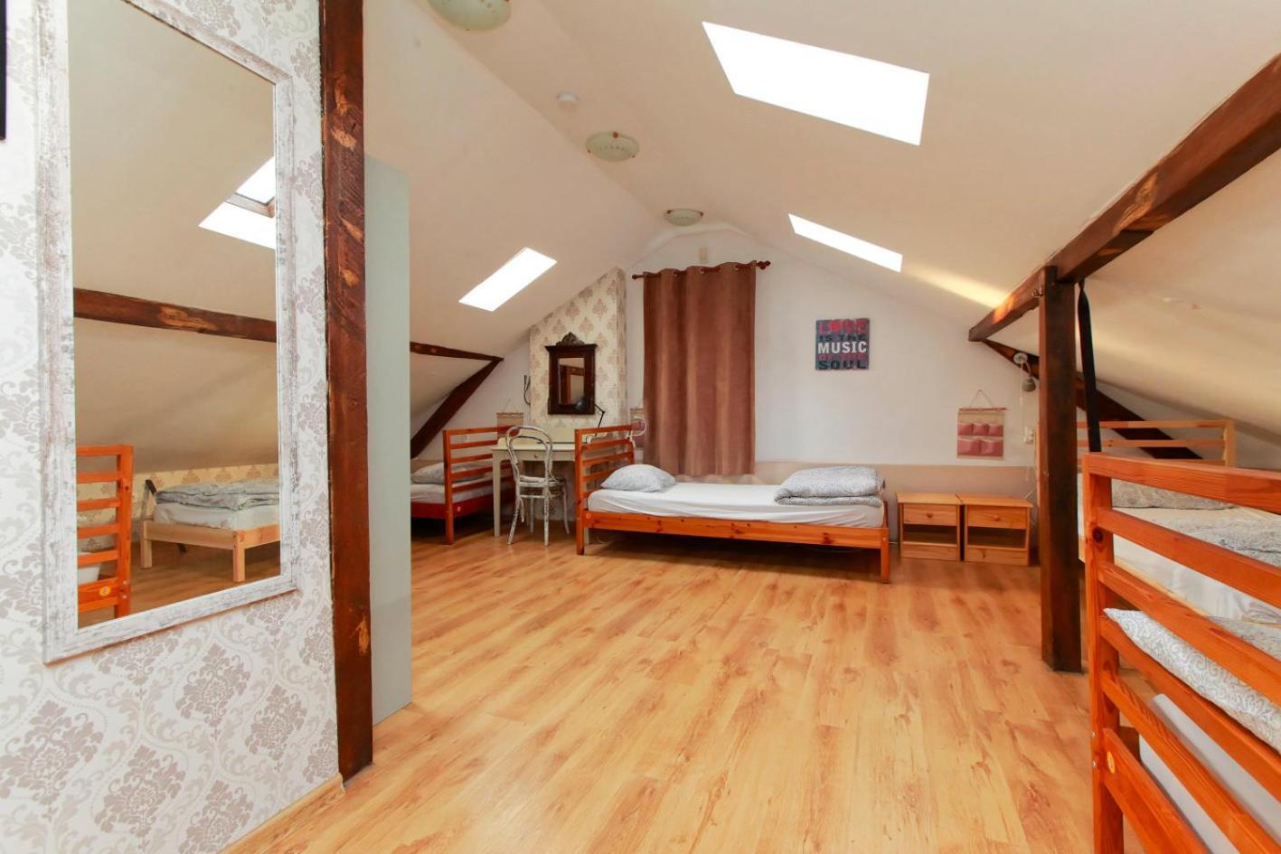 וארנה Nomado Hostel מראה חיצוני תמונה