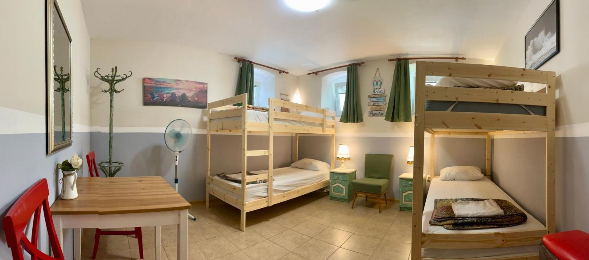 וארנה Nomado Hostel מראה חיצוני תמונה