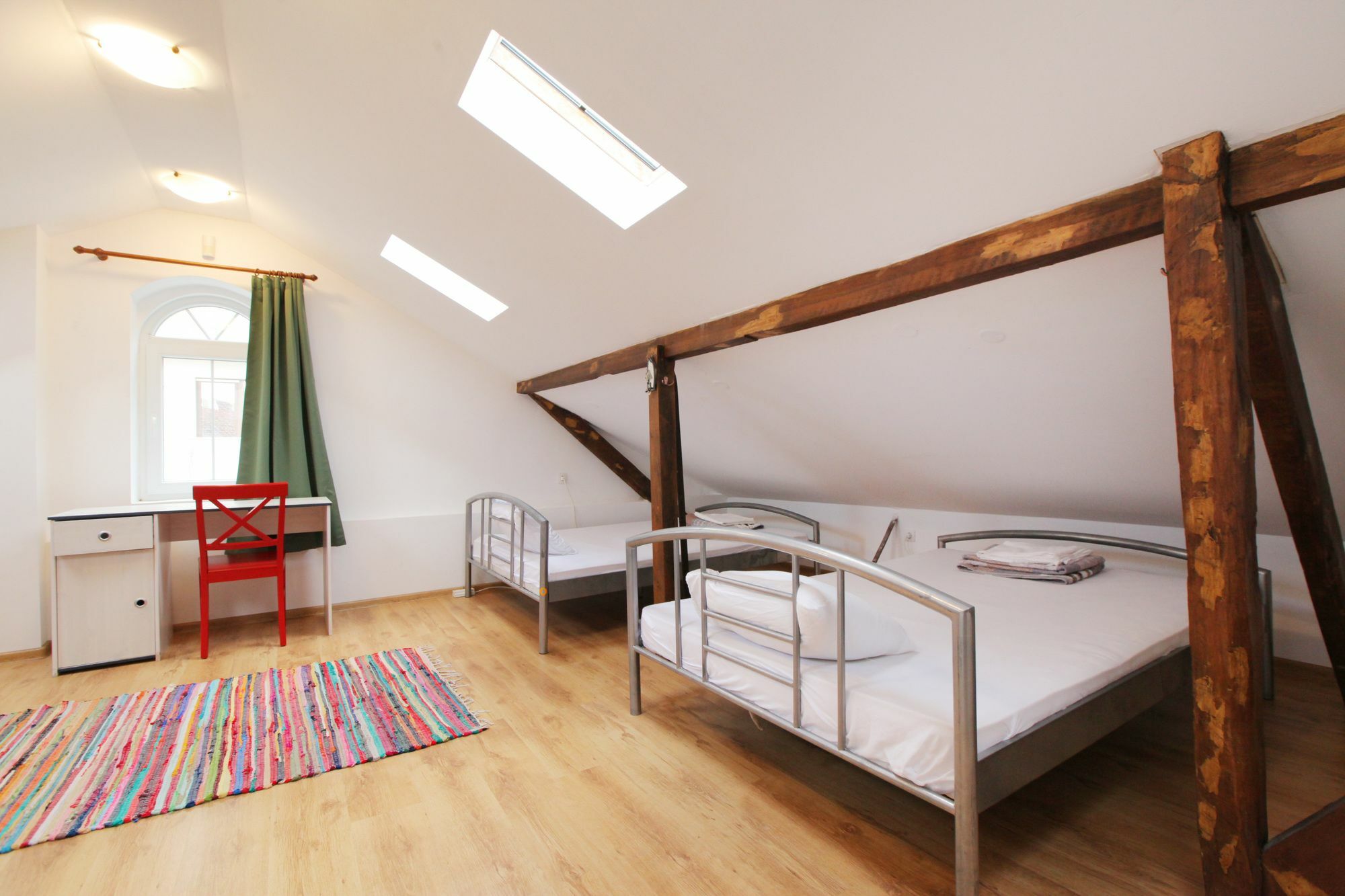 וארנה Nomado Hostel מראה חיצוני תמונה