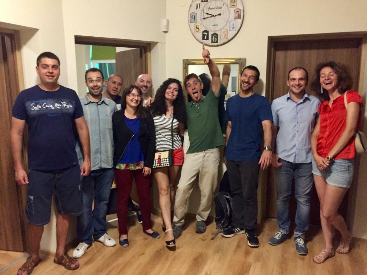 וארנה Nomado Hostel מראה חיצוני תמונה